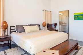 Las Alas Del Sol- A Desert Architectural Gem 2 Bedroom Home by RedAwni