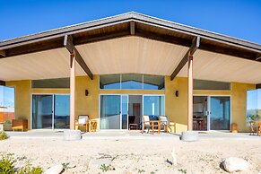 Las Alas Del Sol- A Desert Architectural Gem 2 Bedroom Home by RedAwni