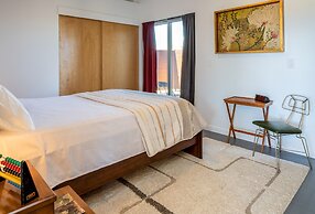 Las Alas Del Sol- A Desert Architectural Gem 2 Bedroom Home by RedAwni