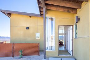 Las Alas Del Sol- A Desert Architectural Gem 2 Bedroom Home by RedAwni