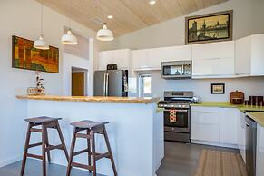 Las Alas Del Sol- A Desert Architectural Gem 2 Bedroom Home by RedAwni