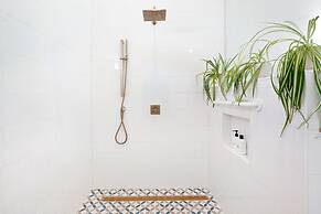 Back Haus - Views, Dark Skies And Fire Pit! 1 Bedroom Home by RedAwnin