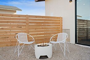 Back Haus - Views, Dark Skies And Fire Pit! 1 Bedroom Home by RedAwnin