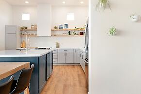 Back Haus - Views, Dark Skies And Fire Pit! 1 Bedroom Home by RedAwnin