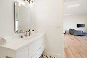 Back Haus - Views, Dark Skies And Fire Pit! 1 Bedroom Home by RedAwnin