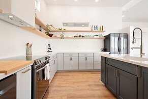 Back Haus - Views, Dark Skies And Fire Pit! 1 Bedroom Home by RedAwnin