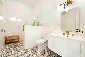 Back Haus - Views, Dark Skies And Fire Pit! 1 Bedroom Home by RedAwnin