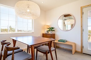 Flamingo Ranch - Dreamy Desert Design With Hot Tub 2 Bedroom Home by R