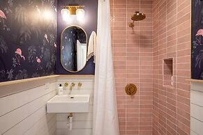 Flamingo Ranch - Dreamy Desert Design With Hot Tub 2 Bedroom Home by R