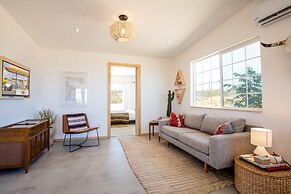 Flamingo Ranch - Dreamy Desert Design With Hot Tub 2 Bedroom Home by R