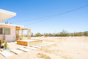 Flamingo Ranch - Dreamy Desert Design With Hot Tub 2 Bedroom Home by R