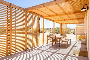 Flamingo Ranch - Dreamy Desert Design With Hot Tub 2 Bedroom Home by R