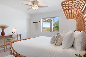 Golden Desert Ranch - Hot Tub, Fire Pit And Bbq! 3 Bedroom Home by Red