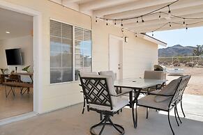 Golden Desert Ranch - Hot Tub, Fire Pit And Bbq! 3 Bedroom Home by Red