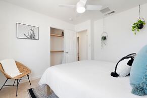 Golden Desert Ranch - Hot Tub, Fire Pit And Bbq! 3 Bedroom Home by Red