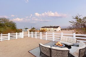 Golden Desert Ranch - Hot Tub, Fire Pit And Bbq! 3 Bedroom Home by Red