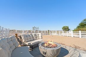 Golden Desert Ranch - Hot Tub, Fire Pit And Bbq! 3 Bedroom Home by Red