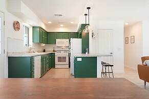 Golden Desert Ranch - Hot Tub, Fire Pit And Bbq! 3 Bedroom Home by Red