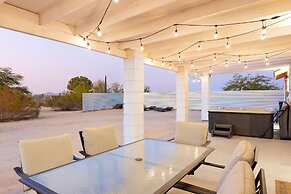 Golden Desert Ranch - Hot Tub, Fire Pit And Bbq! 3 Bedroom Home by Red