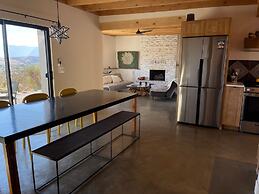 Verdin's Nest - Romantic Retreat W/ Hot Tub Under The Stars! 1 Bedroom