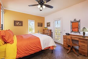 Martian Rose - Out Of This World Stargazing Cabin 2 Bedroom Home by Re