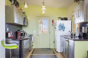 Martian Rose - Out Of This World Stargazing Cabin 2 Bedroom Home by Re