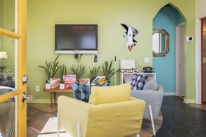 Martian Rose - Out Of This World Stargazing Cabin 2 Bedroom Home by Re