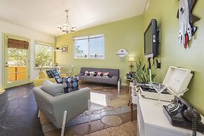 Martian Rose - Out Of This World Stargazing Cabin 2 Bedroom Home by Re