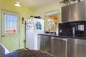 Martian Rose - Out Of This World Stargazing Cabin 2 Bedroom Home by Re