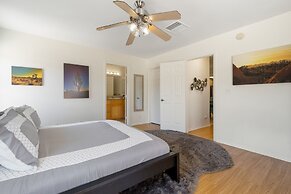 Colorful Cactus - Hot Tub, Bbq And Fire Pit! 4 Bedroom Home by RedAwni