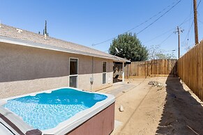 Colorful Cactus - Hot Tub, Bbq And Fire Pit! 4 Bedroom Home by RedAwni