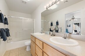 Colorful Cactus - Hot Tub, Bbq And Fire Pit! 4 Bedroom Home by RedAwni