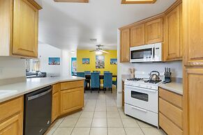 Colorful Cactus - Hot Tub, Bbq And Fire Pit! 4 Bedroom Home by RedAwni