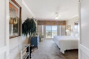 Tops'l 1008 Lockoff 3 Bedroom Condo by RedAwning