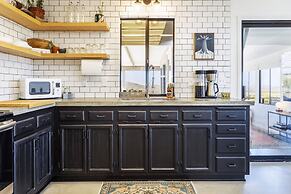 Twilight Terrace - Relax In Style 2 Bedroom Home by RedAwning