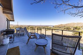 Twilight Terrace - Relax In Style 2 Bedroom Home by RedAwning