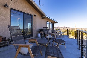 Twilight Terrace - Relax In Style 2 Bedroom Home by RedAwning