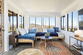 Twilight Terrace - Relax In Style 2 Bedroom Home by RedAwning