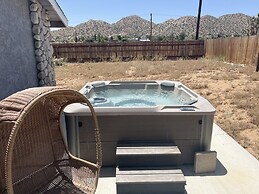 Rawhide Ranch - Walk To Pappy And Harriet's With Hot Tub! 3 Bedroom Ho