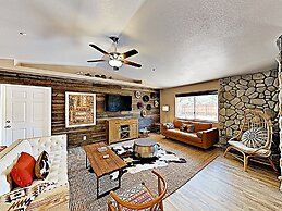 Rawhide Ranch - Walk To Pappy And Harriet's With Hot Tub! 3 Bedroom Ho