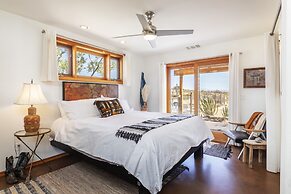 Moonview Modern Hot Tub, Bbq & Private Pool 2 Bedroom Home by RedAwnin