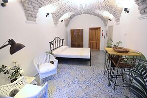 Large, Stunning Studio Apartment, Central Location