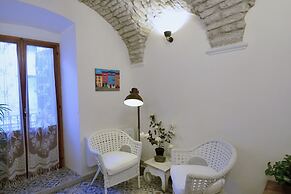 Large, Stunning Studio Apartment, Central Location