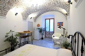 Large, Stunning Studio Apartment, Central Location