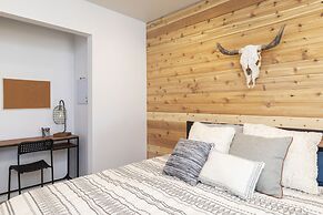 Cosmic Rabbit - Family Fun With Hot Tub!! 3 Bedroom Home by RedAwning