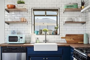 Cosmic Rabbit - Family Fun With Hot Tub!! 3 Bedroom Home by RedAwning