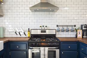 Cosmic Rabbit - Family Fun With Hot Tub!! 3 Bedroom Home by RedAwning