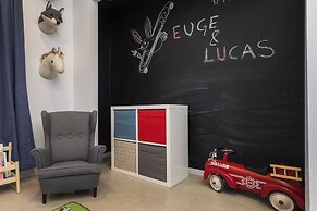 Cosmic Rabbit - Family Fun With Hot Tub!! 3 Bedroom Home by RedAwning