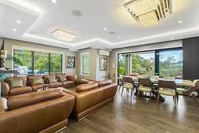 Luxe Whitford Mansion - Pool & Tennis Court