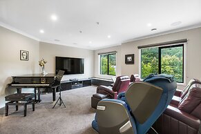 Luxe Whitford Mansion - Pool & Tennis Court